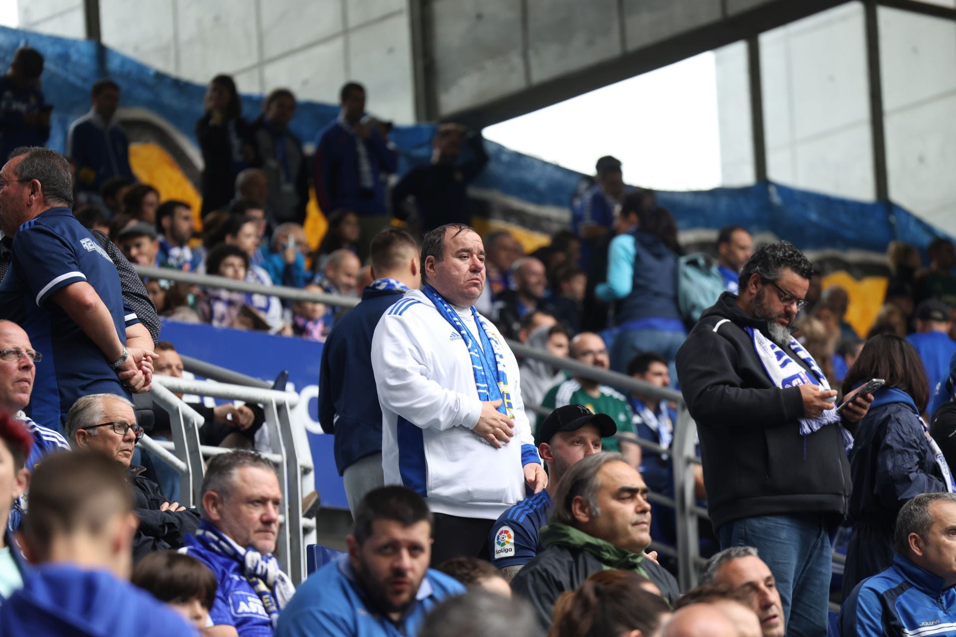 ¿Estuviste en el Carlos Tartiere para ver el Real Oviedo-Cádiz? ¡Búscate entre las fotos!