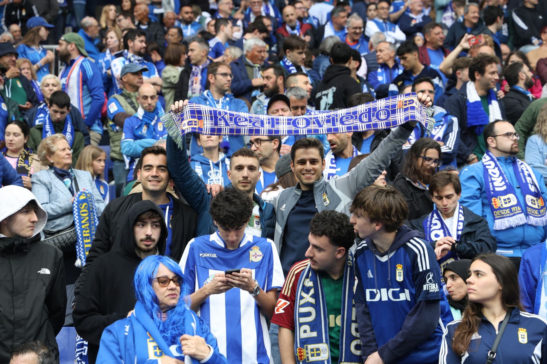 ¿Estuviste en el Carlos Tartiere para ver el Real Oviedo-Cádiz? ¡Búscate entre las fotos!