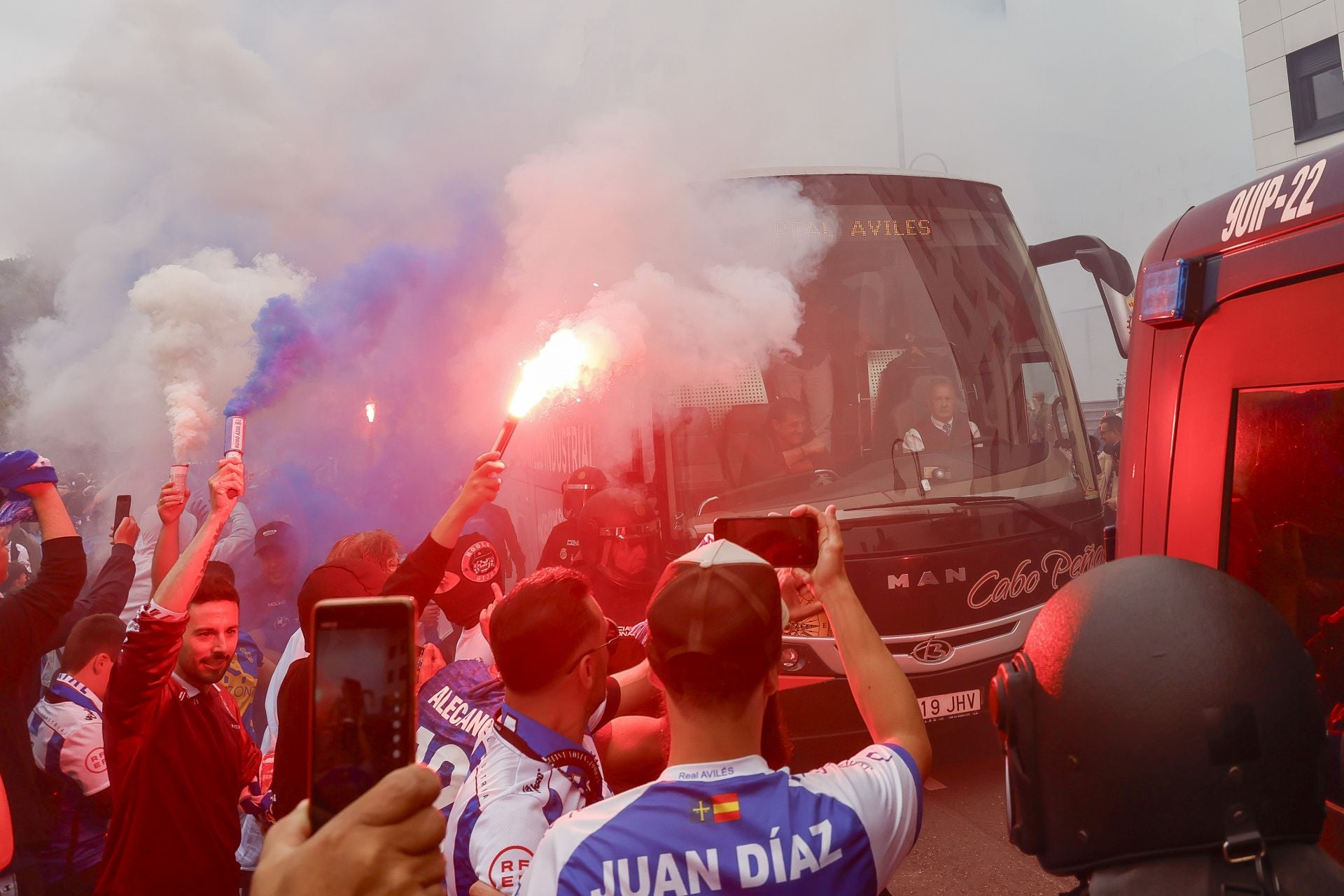 Fotos: Euforia en Avilés por el ascenso a Primera Federación