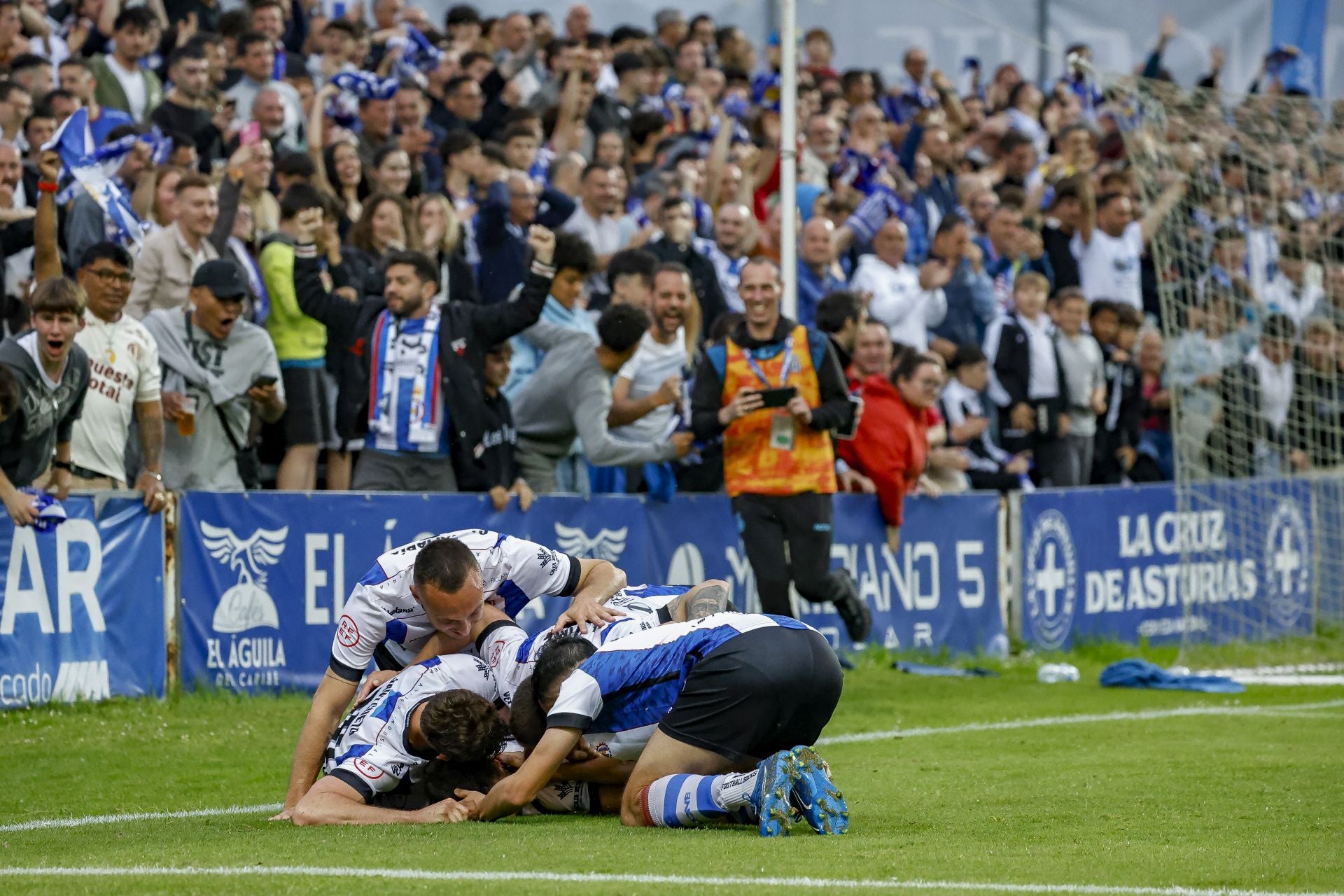 Las mejores imágenes del Real Avilés-Rayo Majadahonda: jugadas y búscate