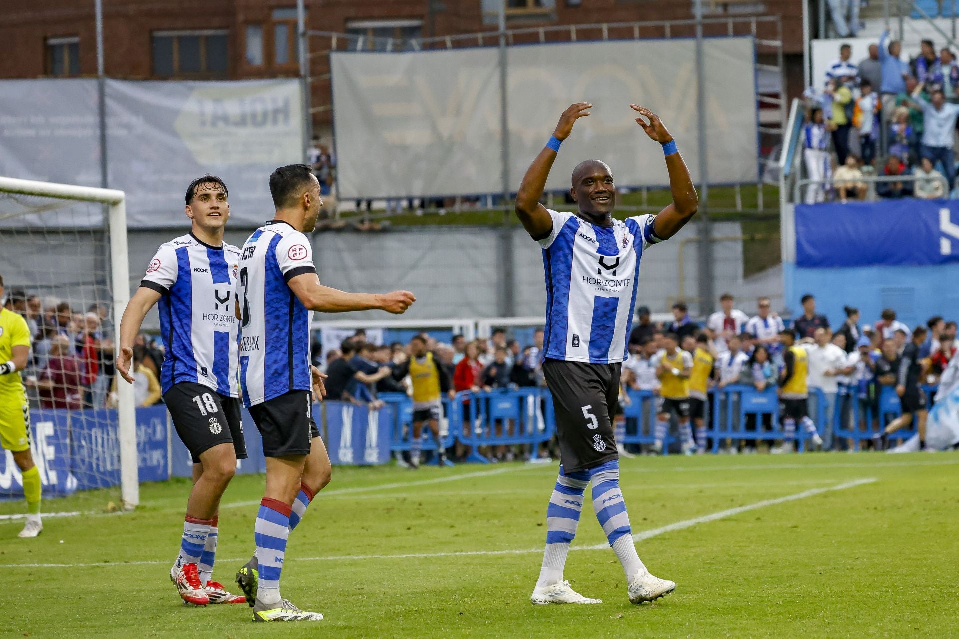 Las mejores imágenes del Real Avilés-Rayo Majadahonda: jugadas y búscate