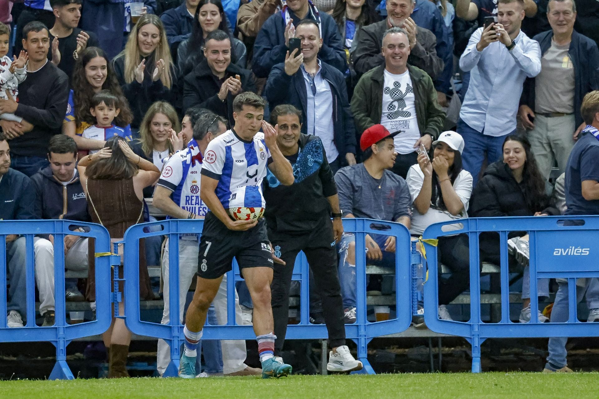 Las mejores imágenes del Real Avilés-Rayo Majadahonda: jugadas y búscate