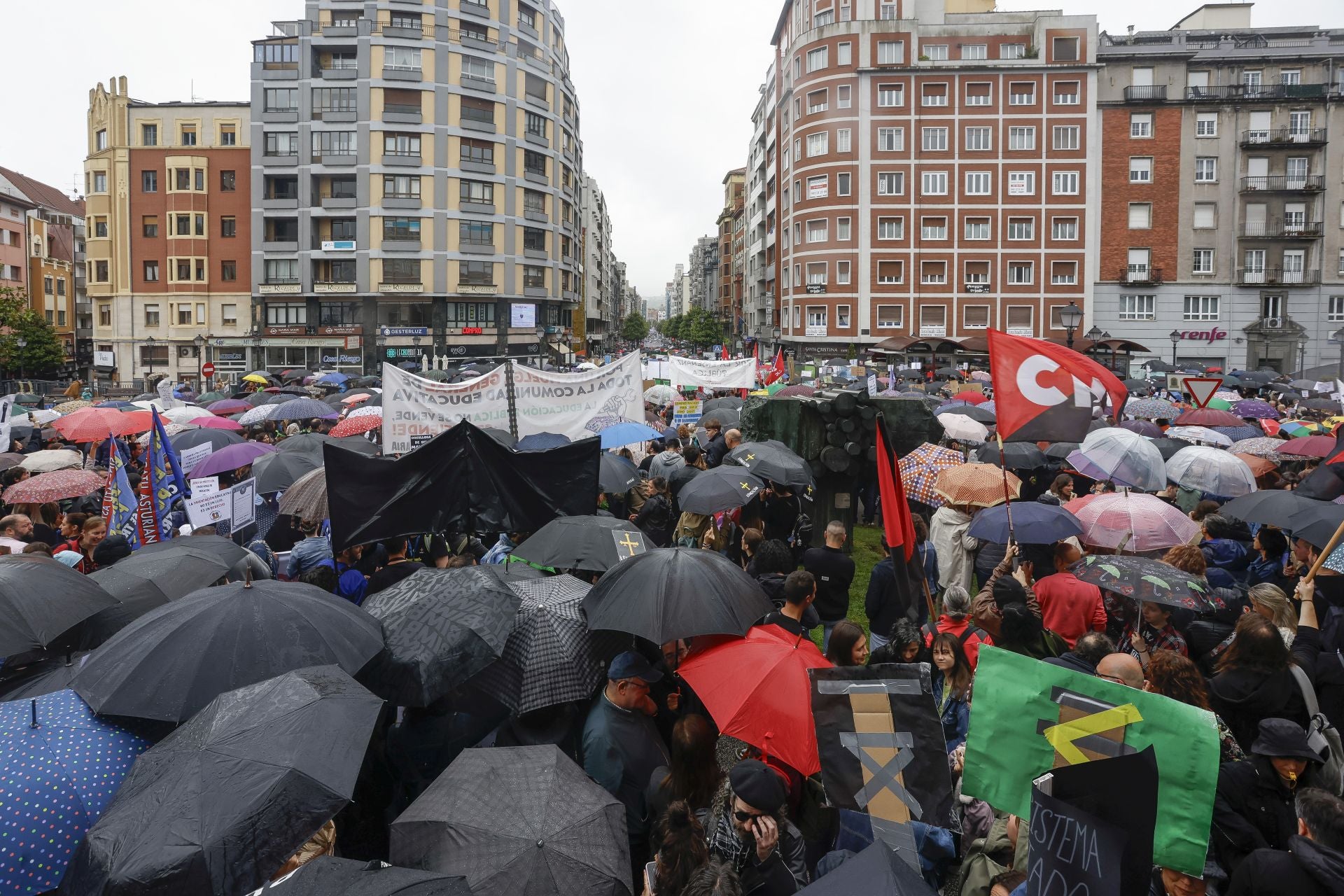 «Basta ya de precariedad»: Asturias clama por una educación pública de calidad