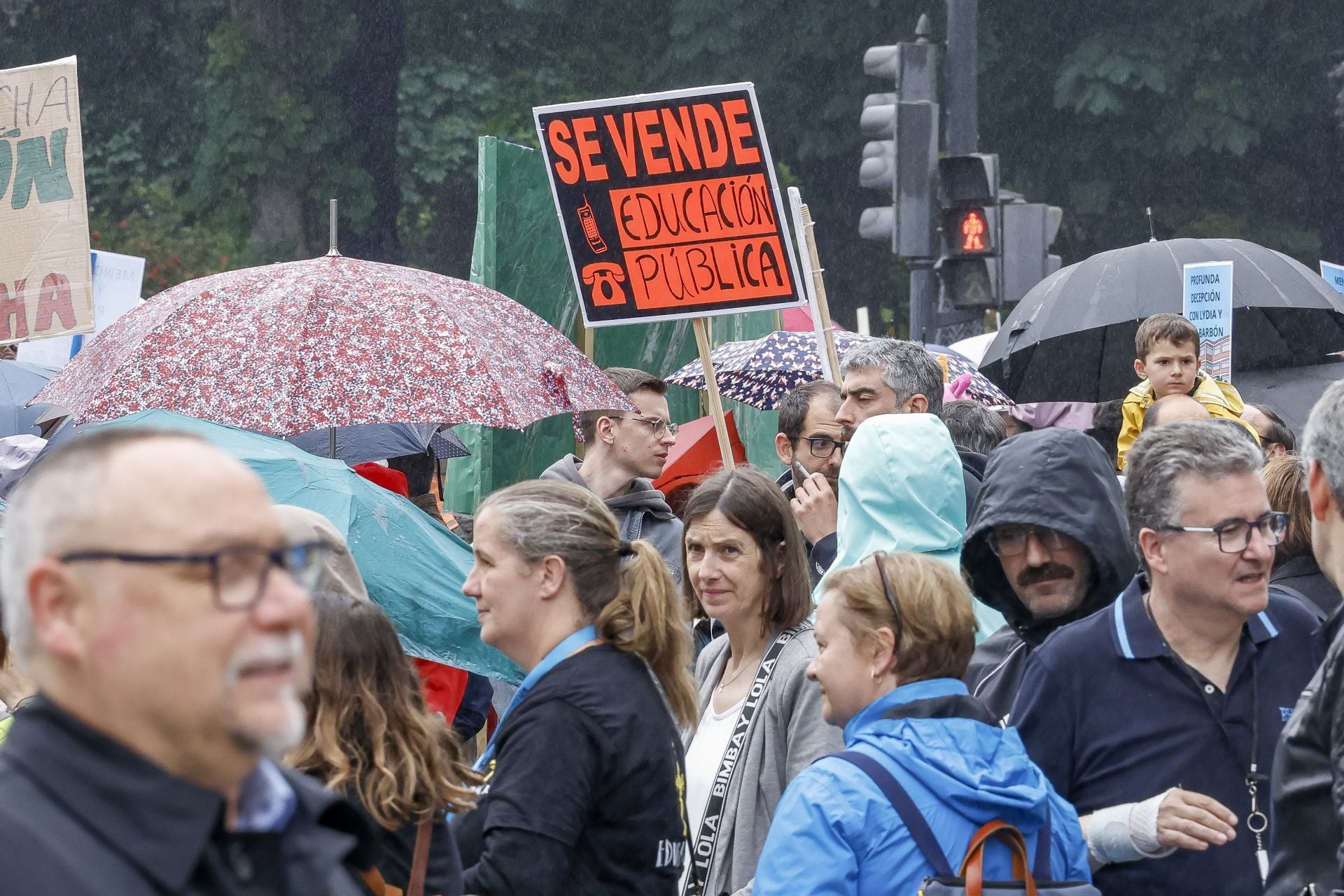 «Basta ya de precariedad»: Asturias clama por una educación pública de calidad