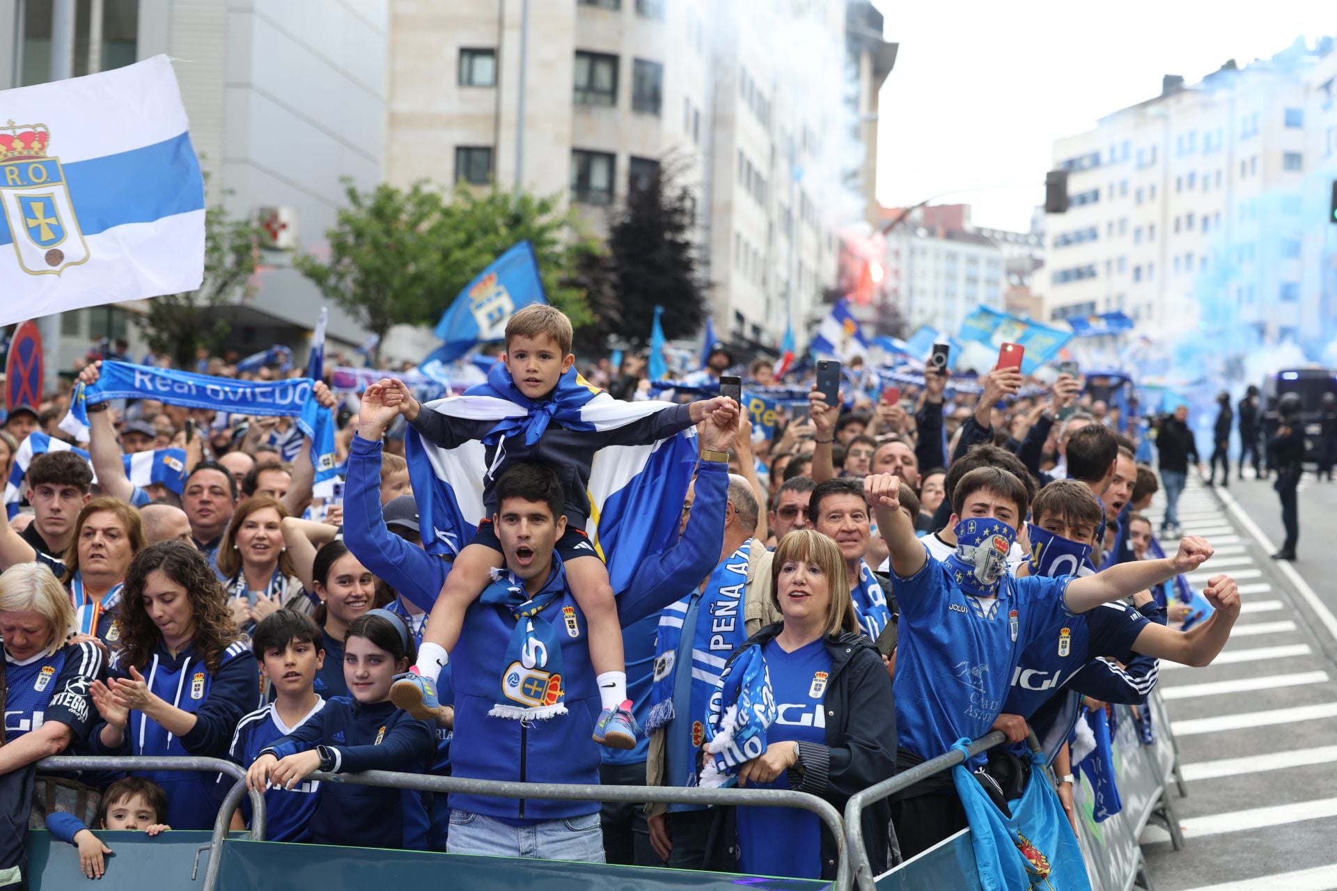 Así fue el recibimiento de la afición del Real Oviedo al equipo