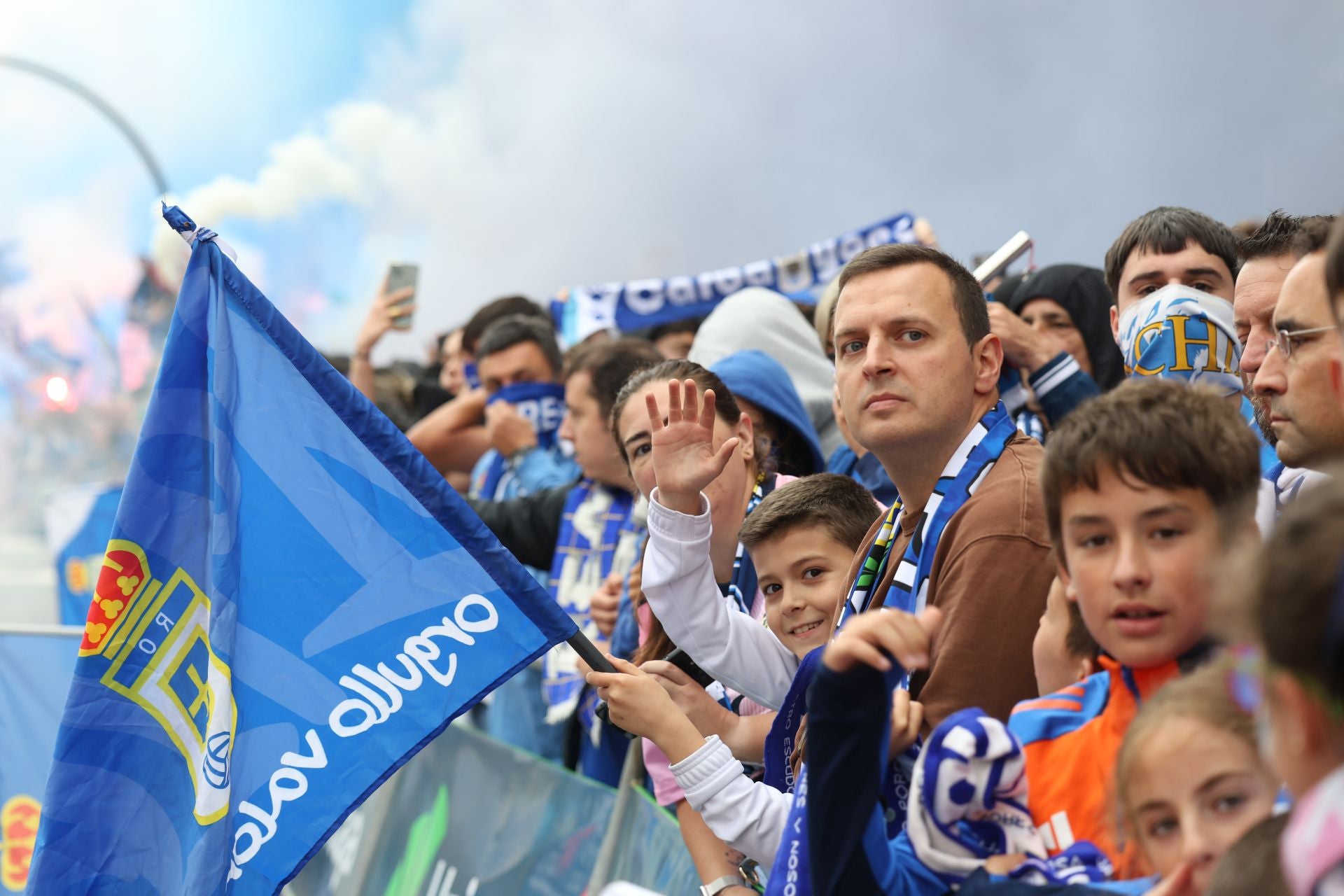 Así fue el recibimiento de la afición del Real Oviedo al equipo