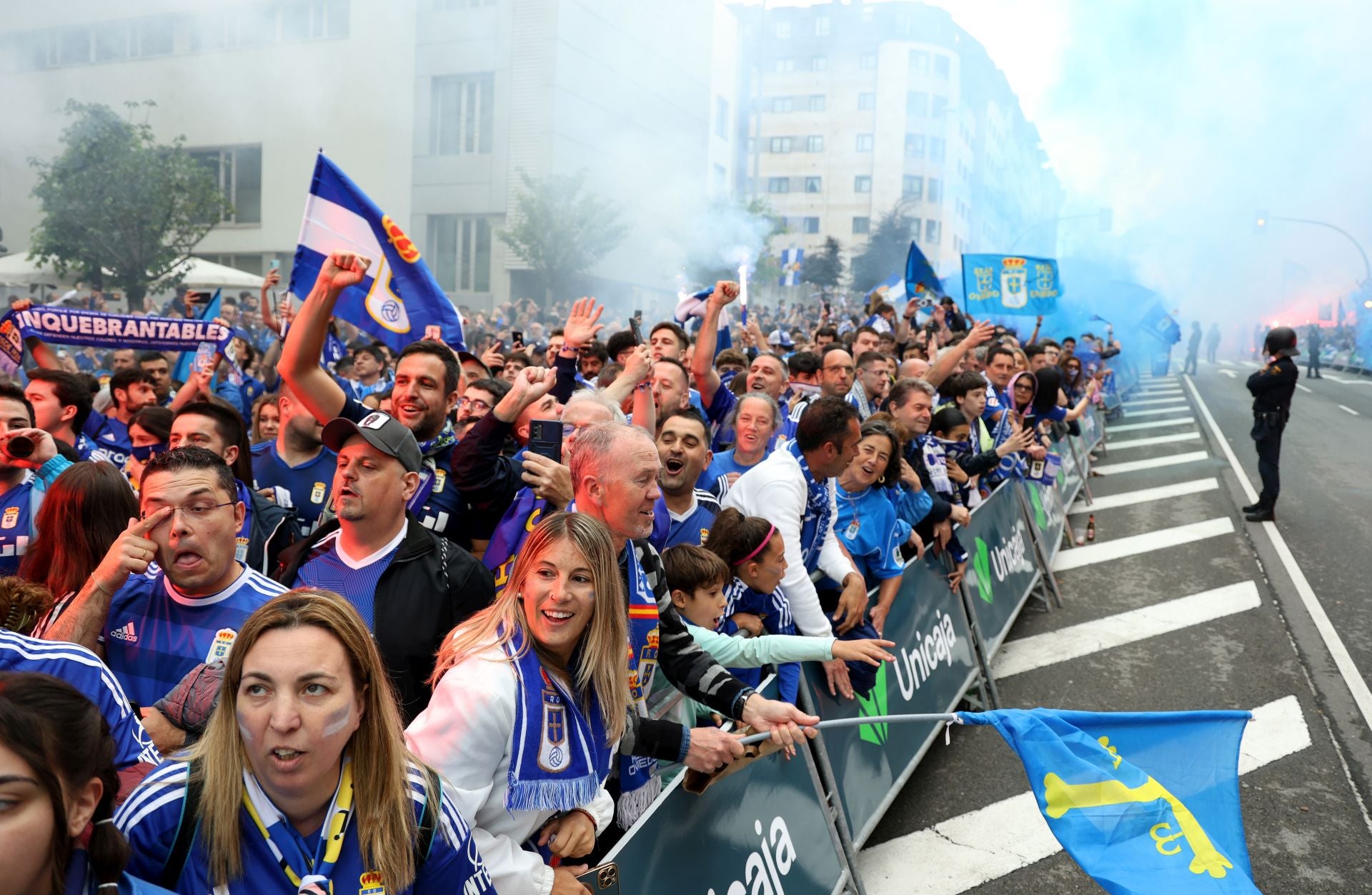 Así fue el recibimiento de la afición del Real Oviedo al equipo