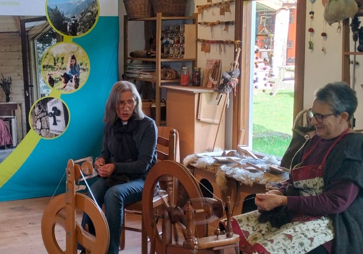 Uno de los talleres de lana del Ecomuseo Ca l'Asturcon, en Arguero, Villaviciosa