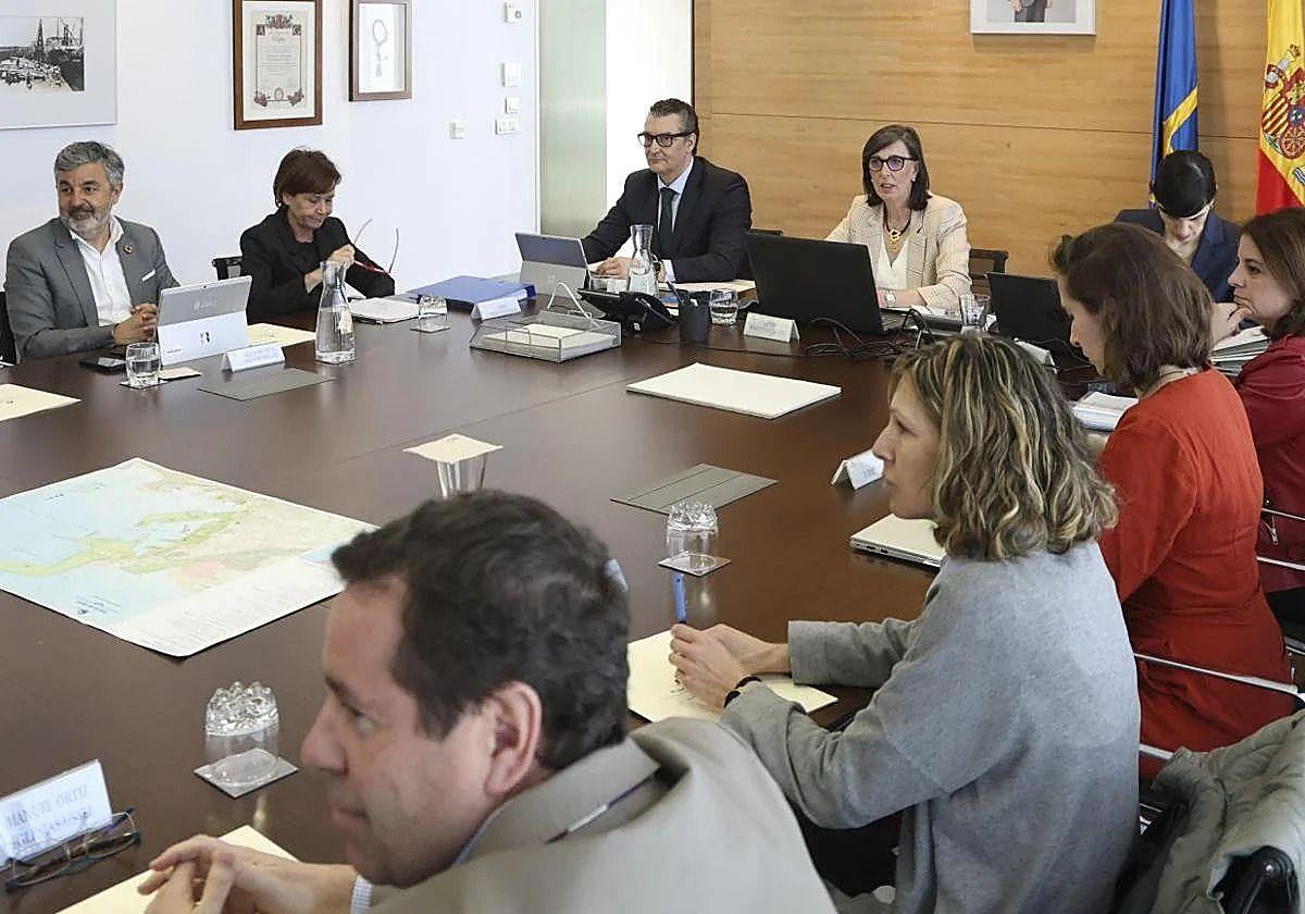 Manuel Ortiz Iglesias-Ussel, representante de Puertos del Estado en el consejo de administración de El Musel, en la reunión del pasado mes de marzo.