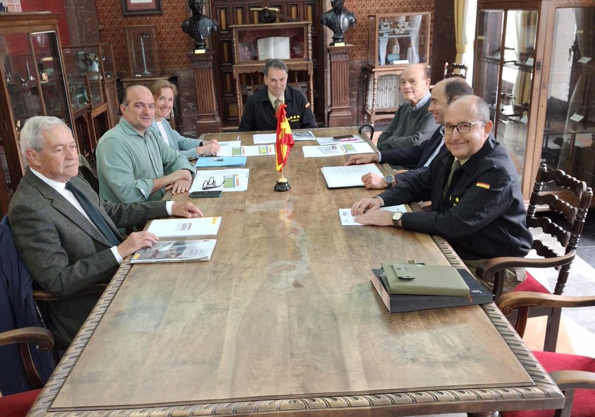 El jurado, reunido en el salón del trono de la Delegación de Defensa en el Principado de Asturias