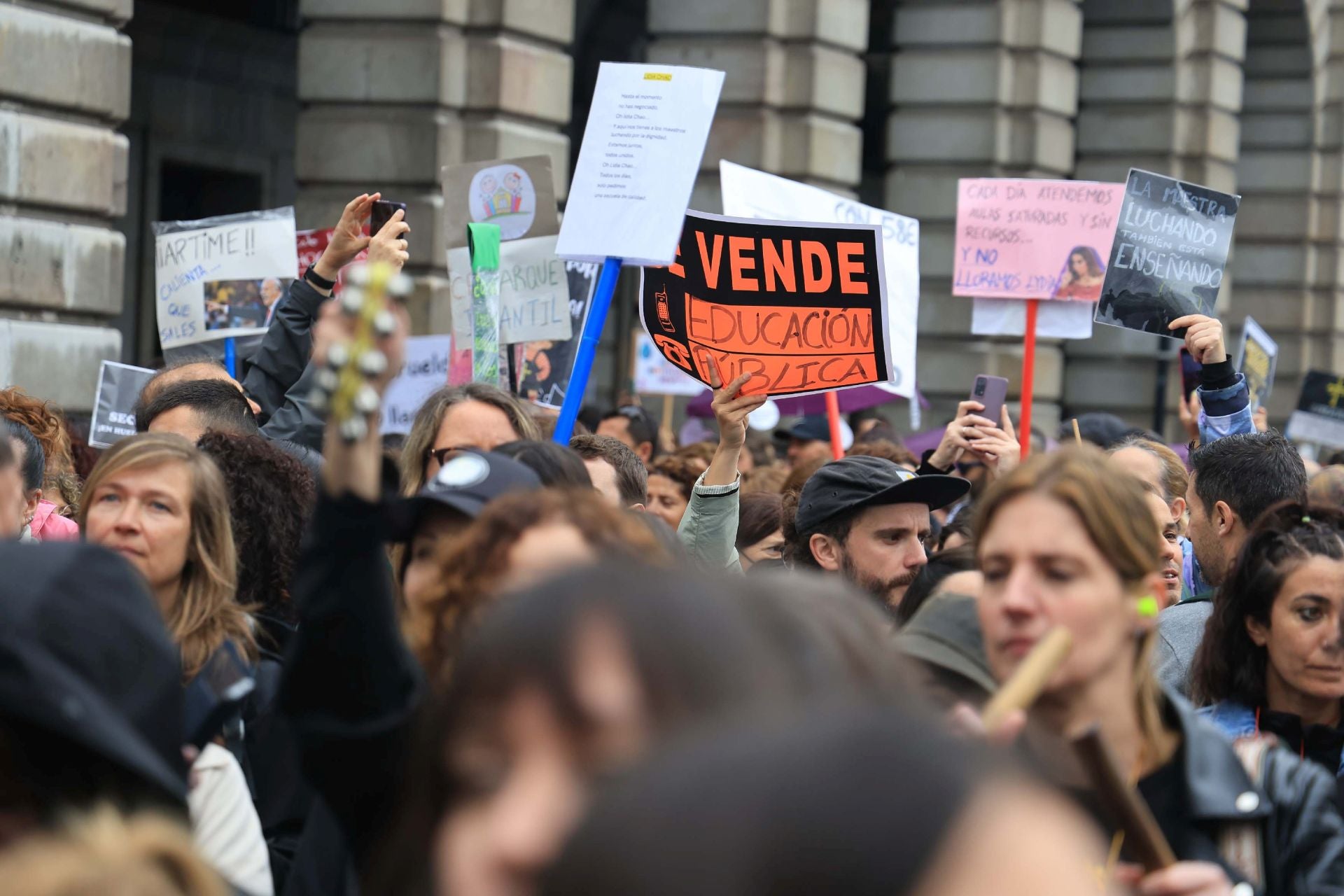 Sonora protesta docente tras la dimisión de la consejera de Educación de Asturias