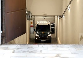 La salida de los acusados del Palacio de Justicia.