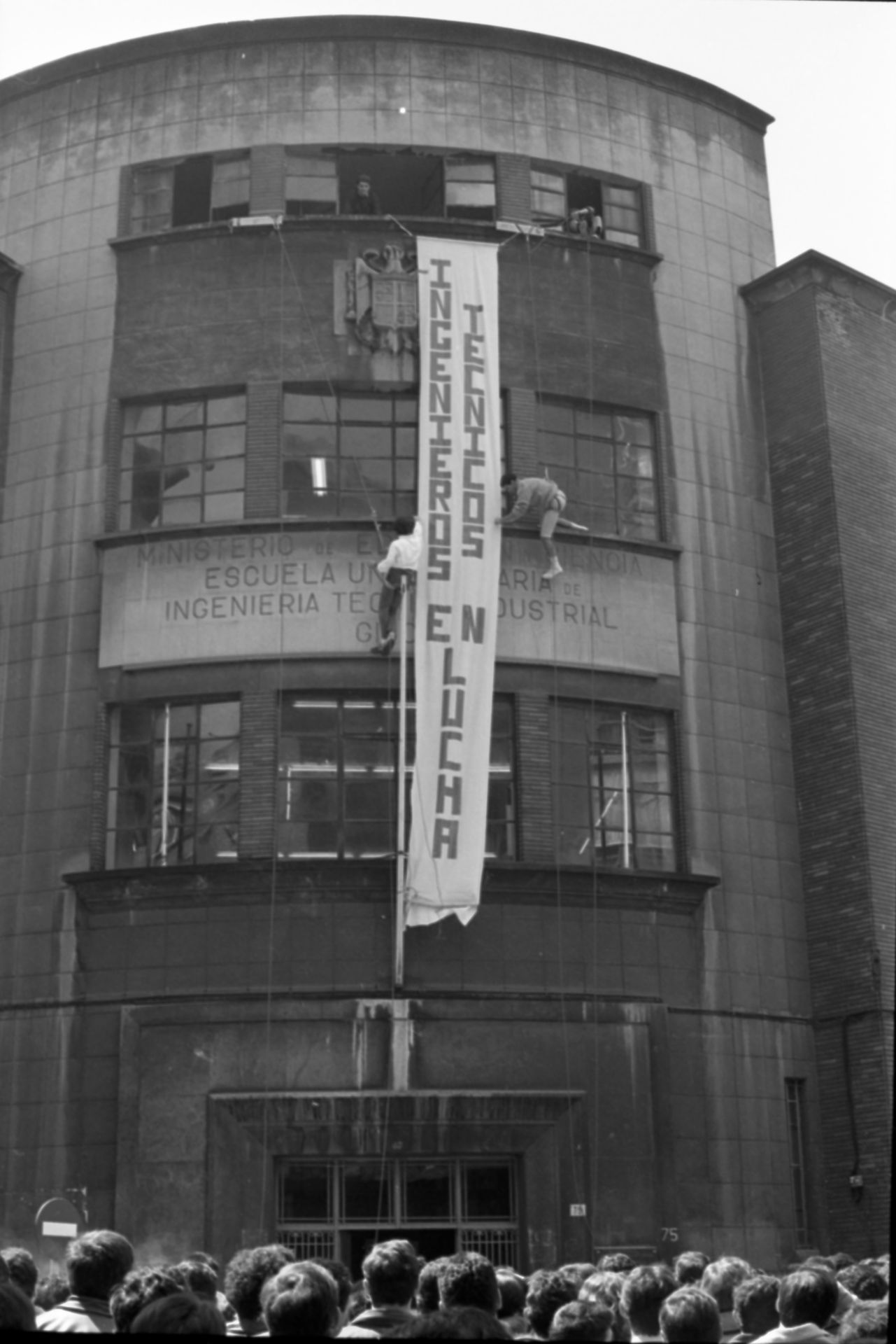 Manifestación de estudiantes en la Escuela de Peritos. Gijón. 1991
