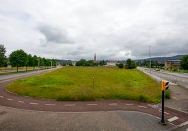 Parcela de la Universidad de Oviedo en Somió que será adquirida por el Ayuntamiento de Gijón para desarrollar un aparcamiento disuasorio.