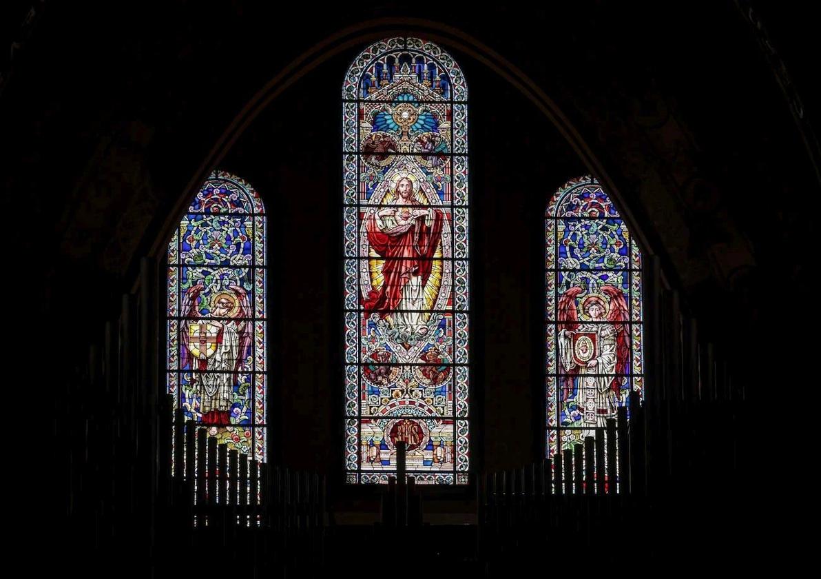 «Las vidrieras de la Iglesiona son impresionantes por número y calidad»