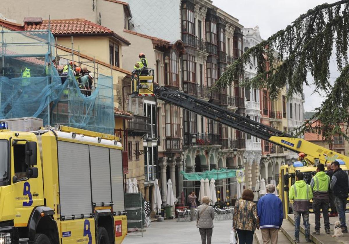 Un trabajador sufre un desvanecimiento en una obra en Avilés
