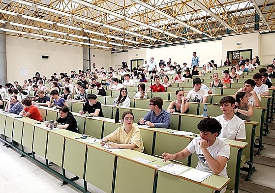Estudiantes que realizaron la prueba de acceso Universidad el año pasado en Oviedo.
