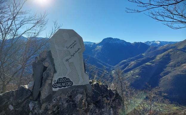 Cumbre del Coalnegro, a 1222 metros y con buen paisaje circundante.