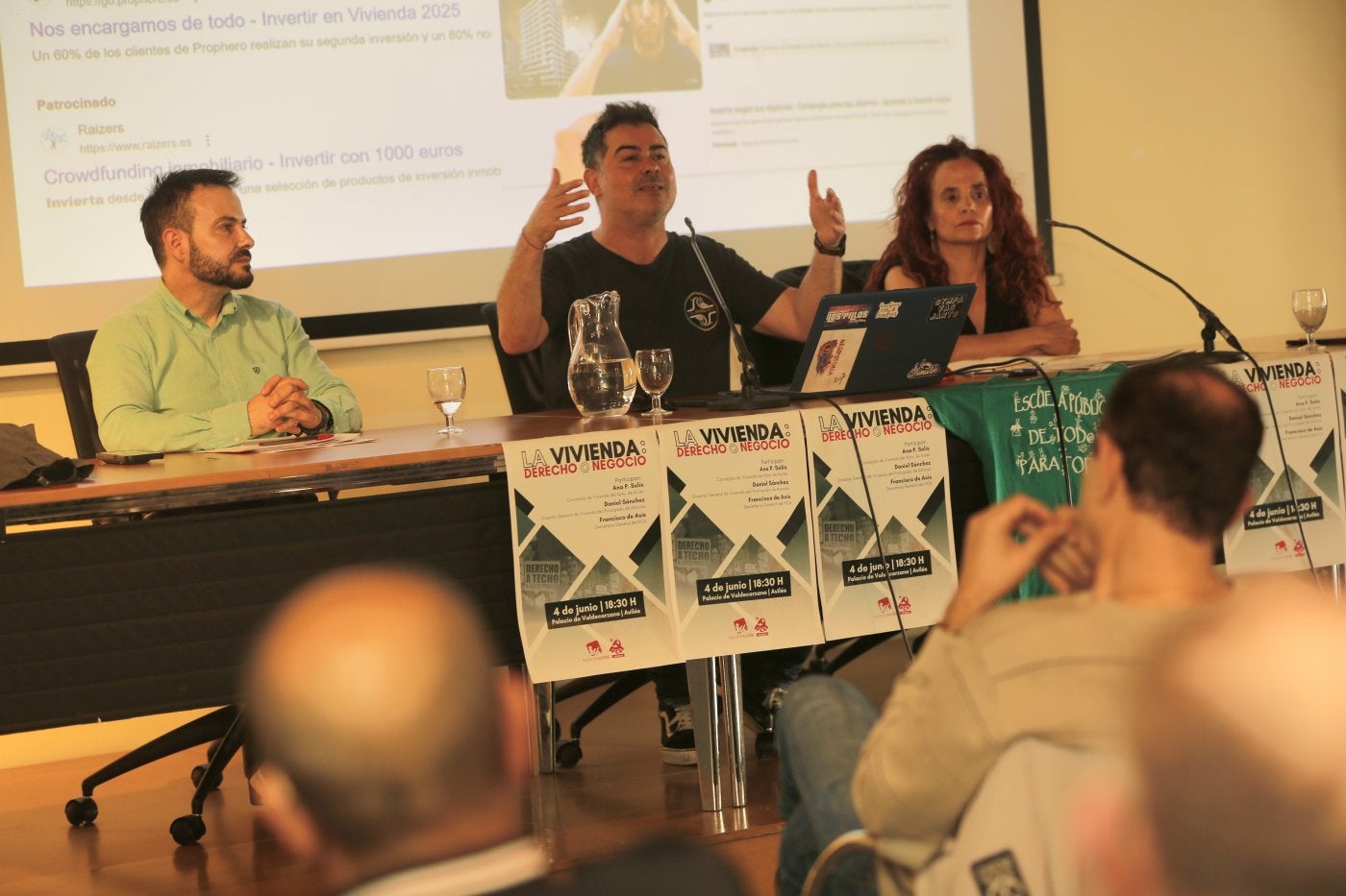 El director general de Vivienda, el secretario del PCA y la concejala de Vivienda.