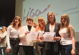 Nerea Cajigal, Liam Minneci, Lola Ayllón, María Rodríguez e Iria del Valle, ganadoras de la Liga de Debate