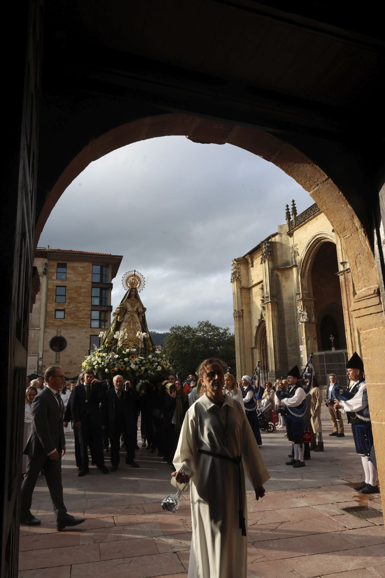 La Esperanza sale en procesión de la capilla de La Balesquida hasta San Tirso