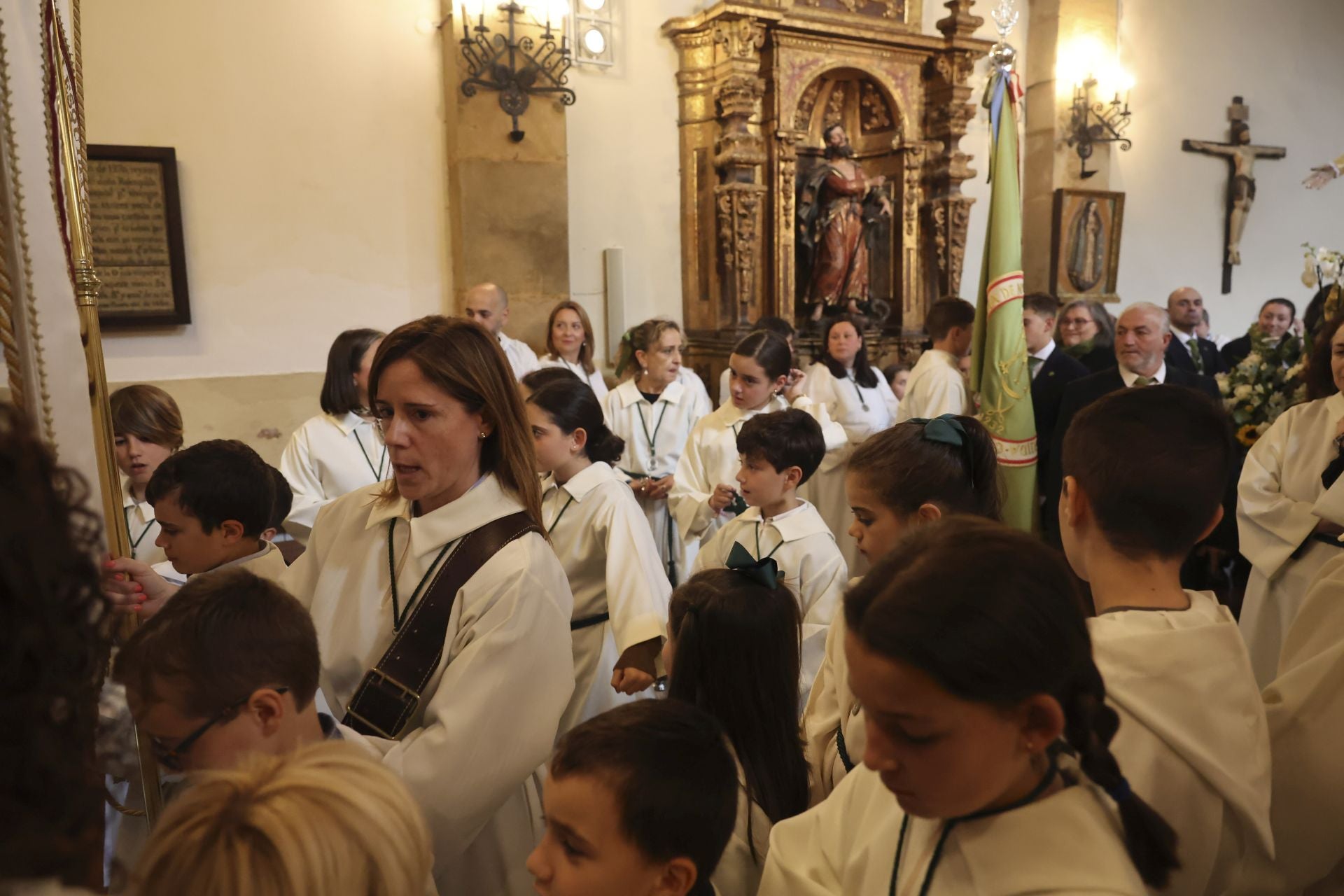 La Esperanza sale en procesión de la capilla de La Balesquida hasta San Tirso