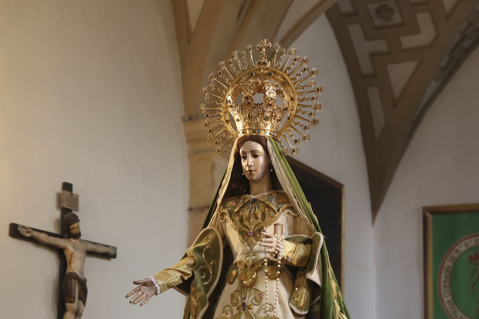 La Esperanza sale en procesión de la capilla de La Balesquida hasta San Tirso
