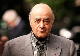 Mohamed Al-Fayed ha sido acusado de espiar a sus clientas en sus almacenes Harrods.