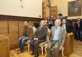 Carrillo, en el salón de plenos de Gijón, el día en que se aprobó su nombramiento como Hijo Predilecto de Gijón en 2010.