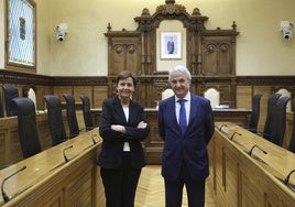 Carmen Moriyón y Jesús Chamorro, durante la visita institucional del presidente del TSJA a Gijón.