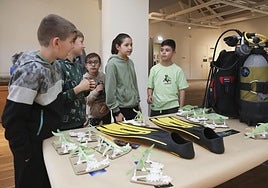 Los alumnos del colegio Jovellanos durante los talleres.