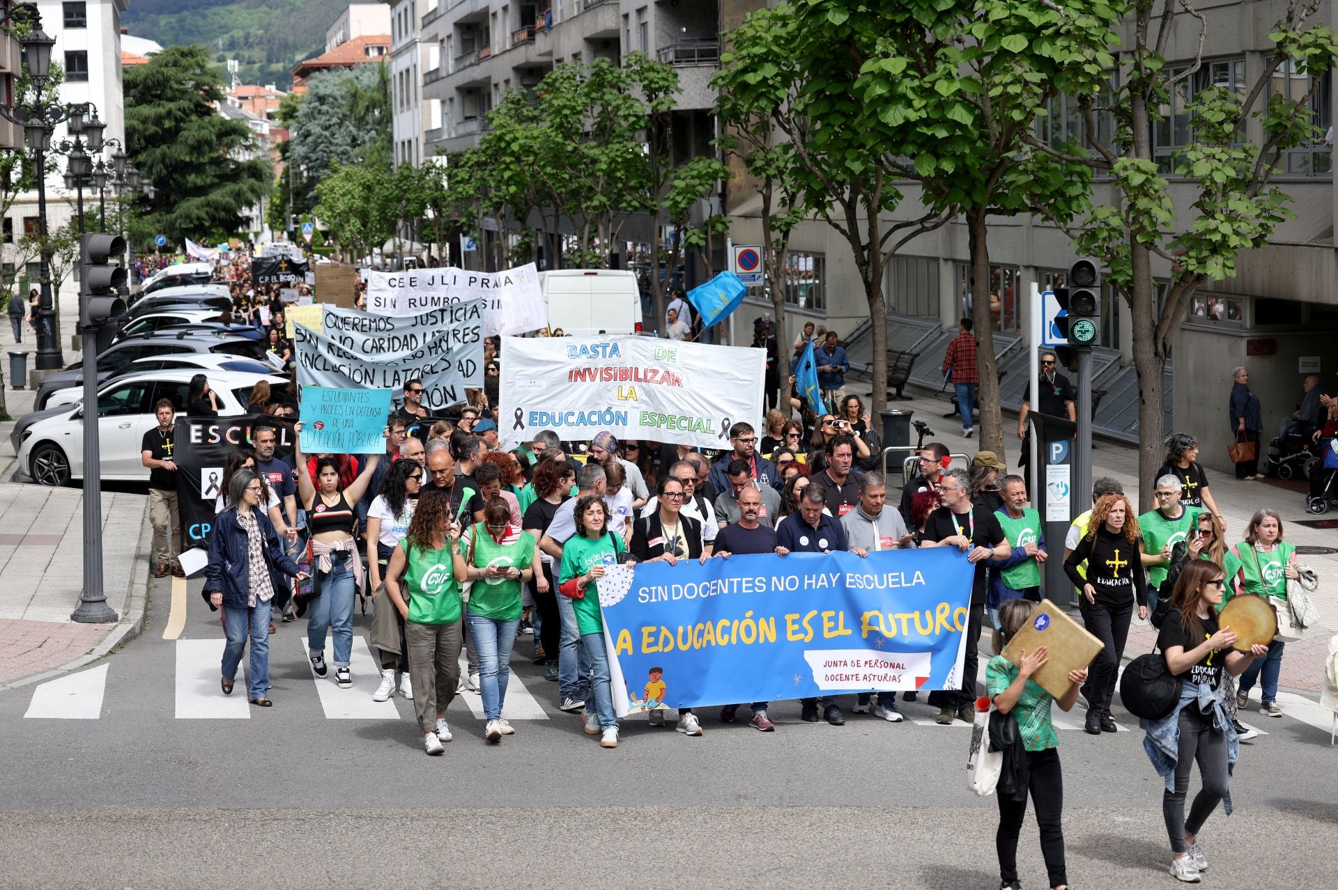 Los docentes no ceden: nueva masiva manifestación en Oviedo por la enseñanza en Asturias