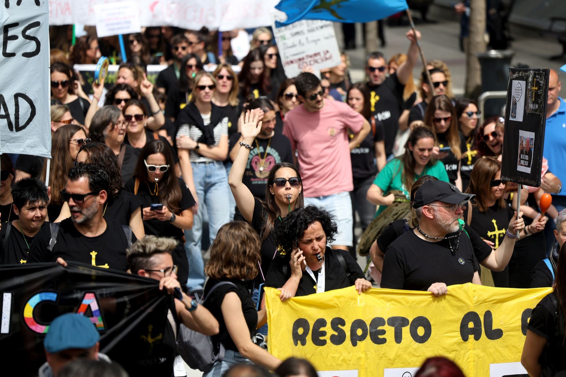Los docentes no ceden: nueva masiva manifestación en Oviedo por la enseñanza en Asturias