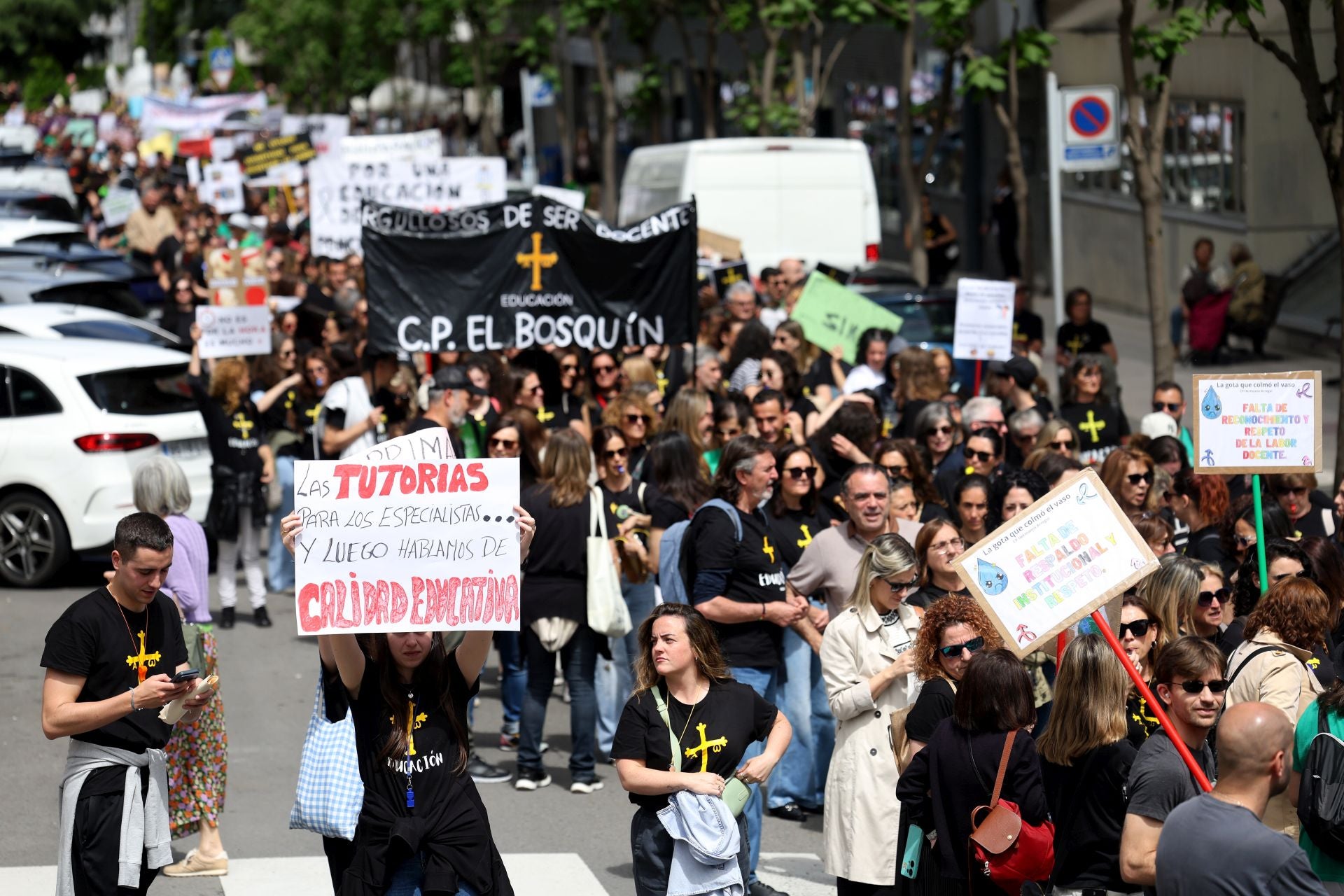 Los docentes no ceden: nueva masiva manifestación en Oviedo por la enseñanza en Asturias