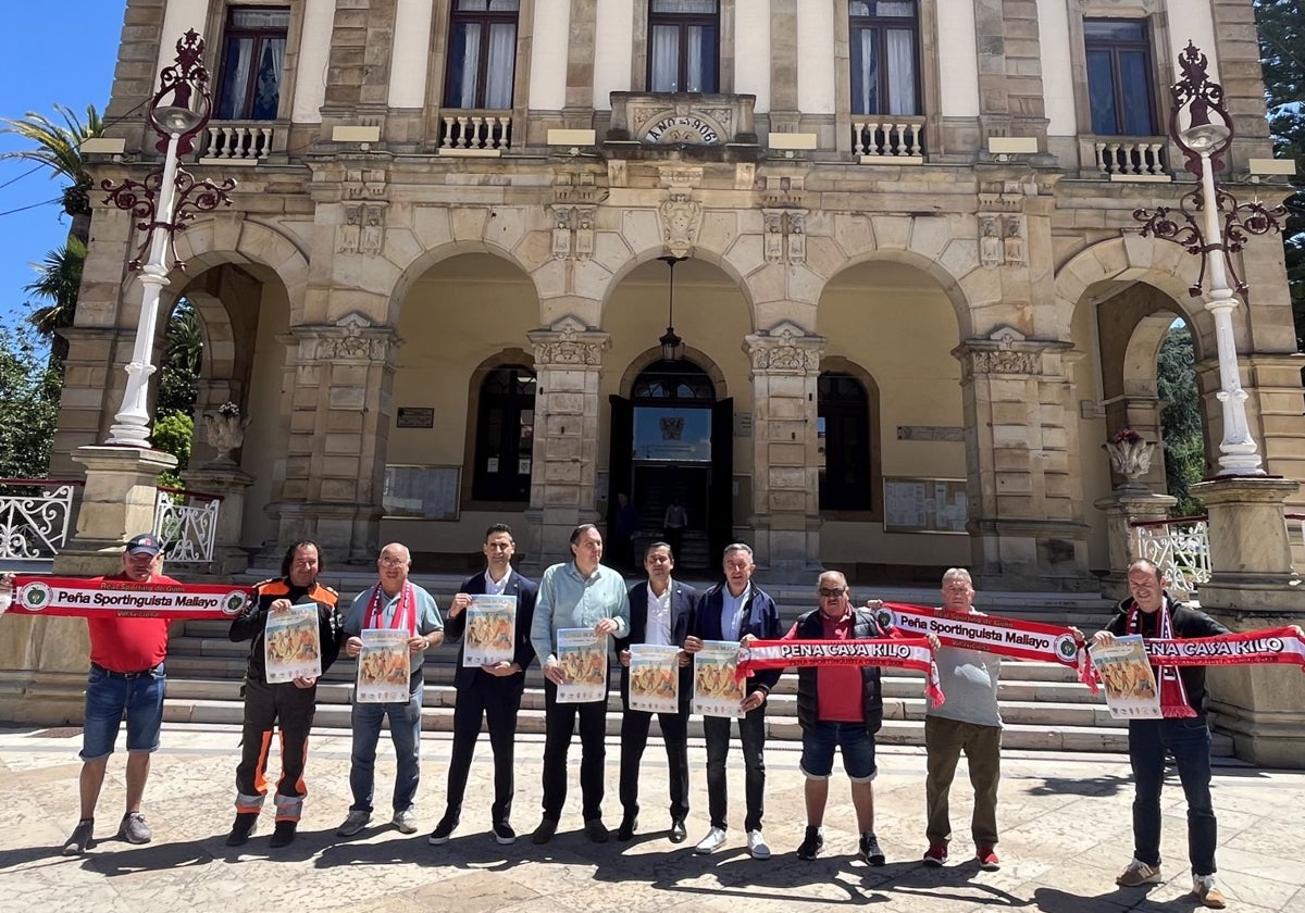 Presentación de la campaña para limpiar la playa de Rodiles.