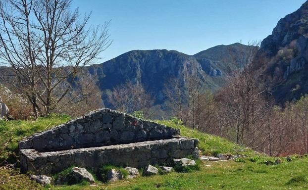 Collau Bernil, perfecto lugar para hacer un descanso y tomar aire antes de emprender el rumbo a la cima de Maín.