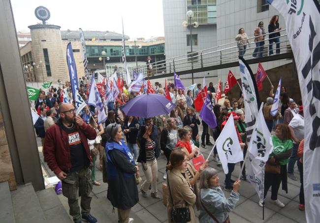 Protesta de la plantilla del ERA esta mañana.