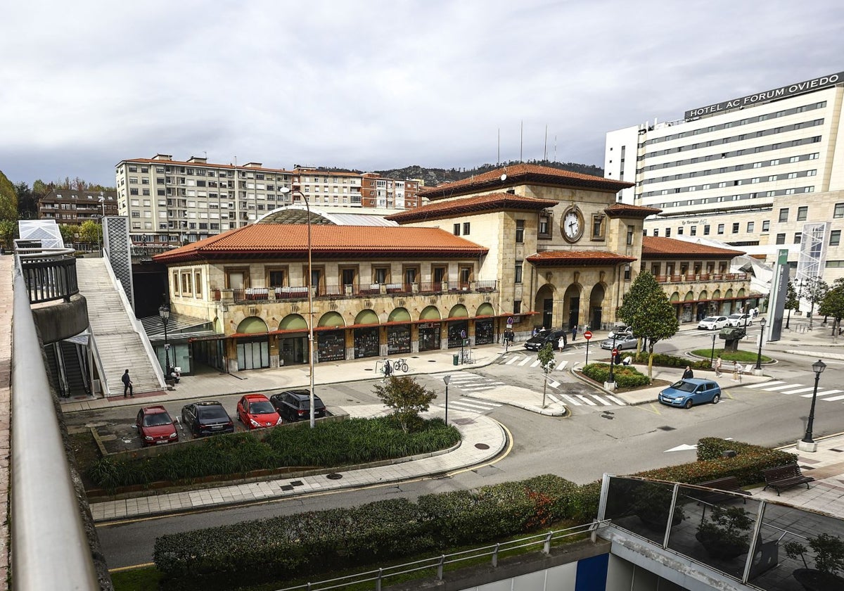 La Estación del Norte, con La Losa detrás.