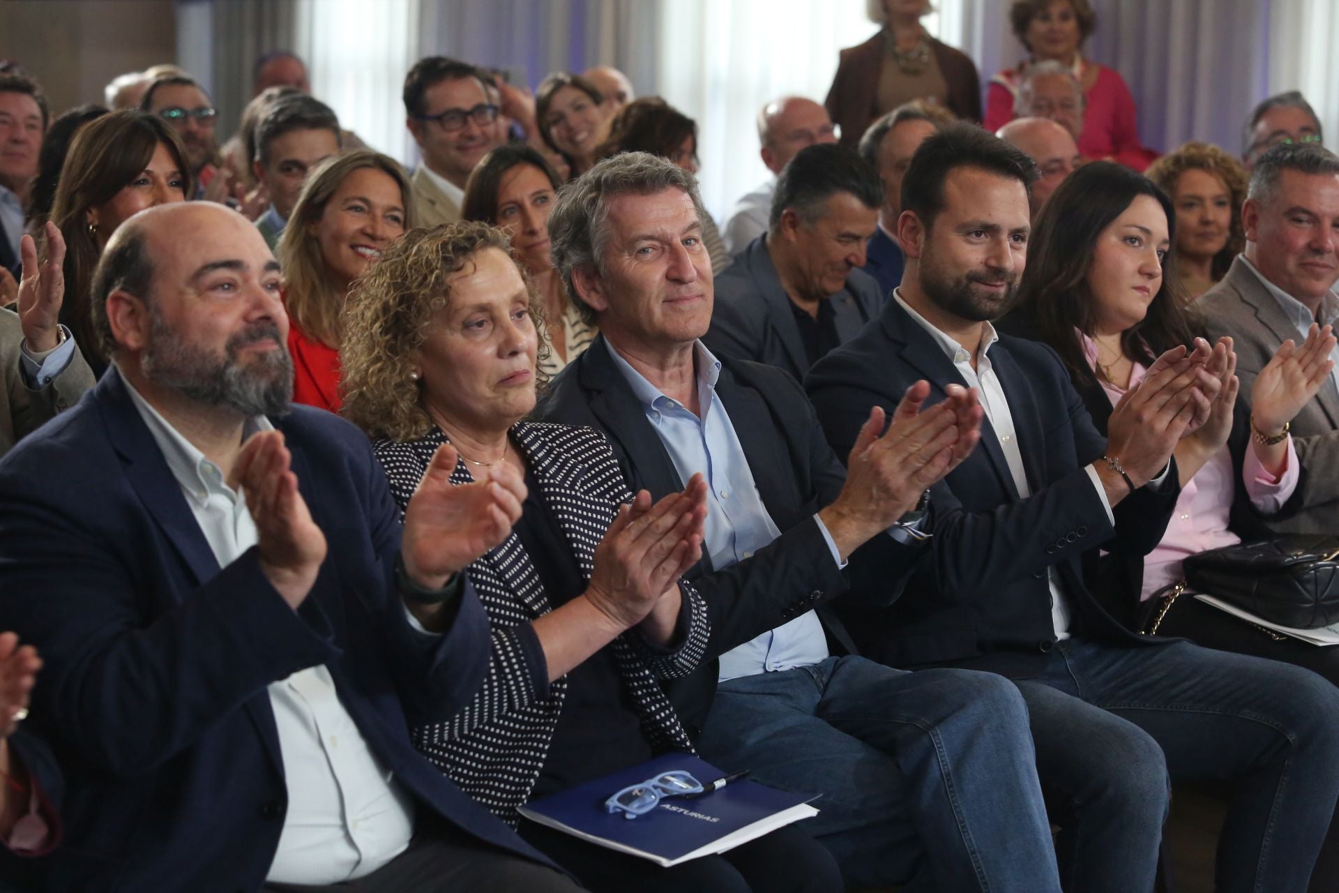 El encuentro de Feijóo con afiliados en Oviedo, en imágenes