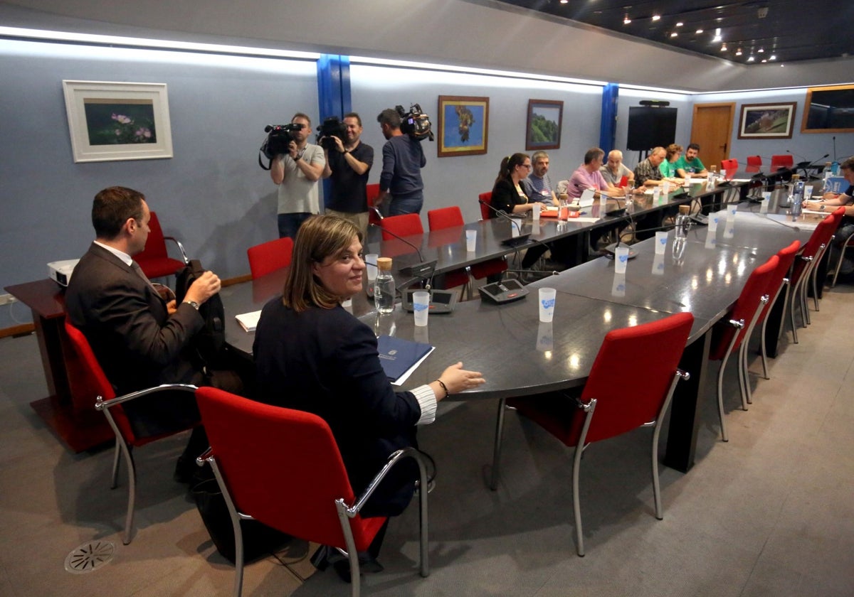 El Gobierno defiende que su oferta sitúa el sueldo de los docentes asturianos «por encima de la media»