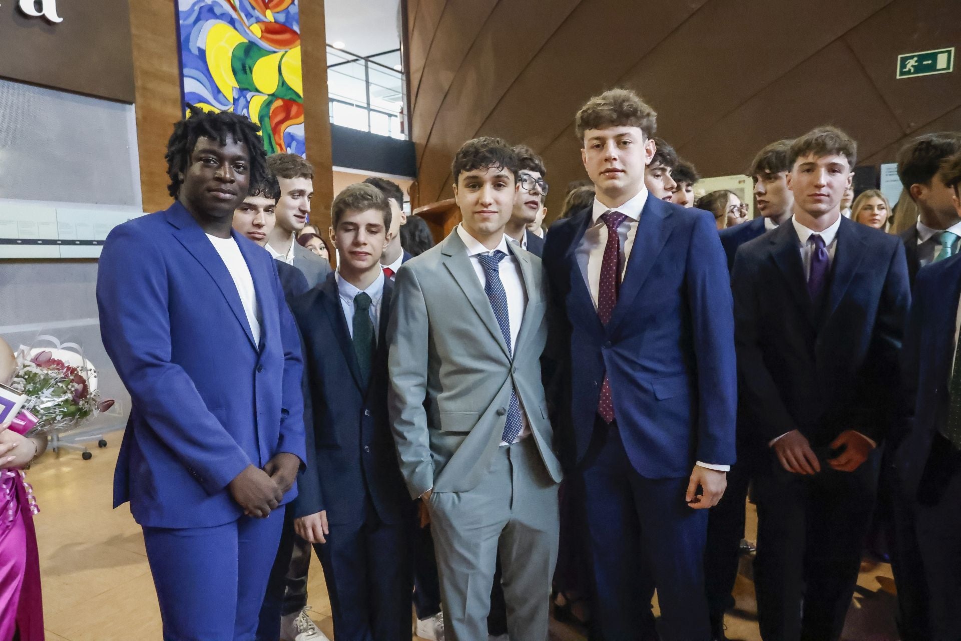 Los graduados del IES Jovellanos en el recinto ferial Luis Adaro. 