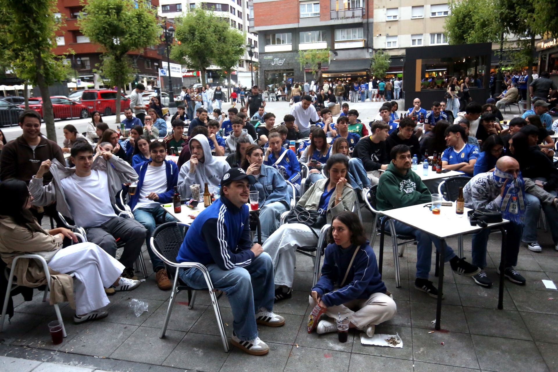Así se vivió el Almería - Real Oviedo en los bares ovetenses