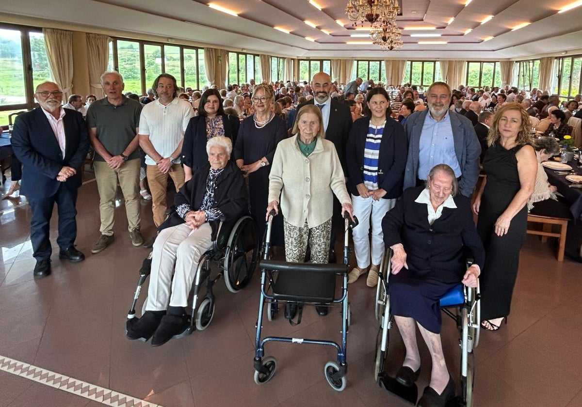 Ribadesella rinde homenaje a sus mayores