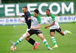 Partido del Real Avilés ante el filial del Racing de Santander.