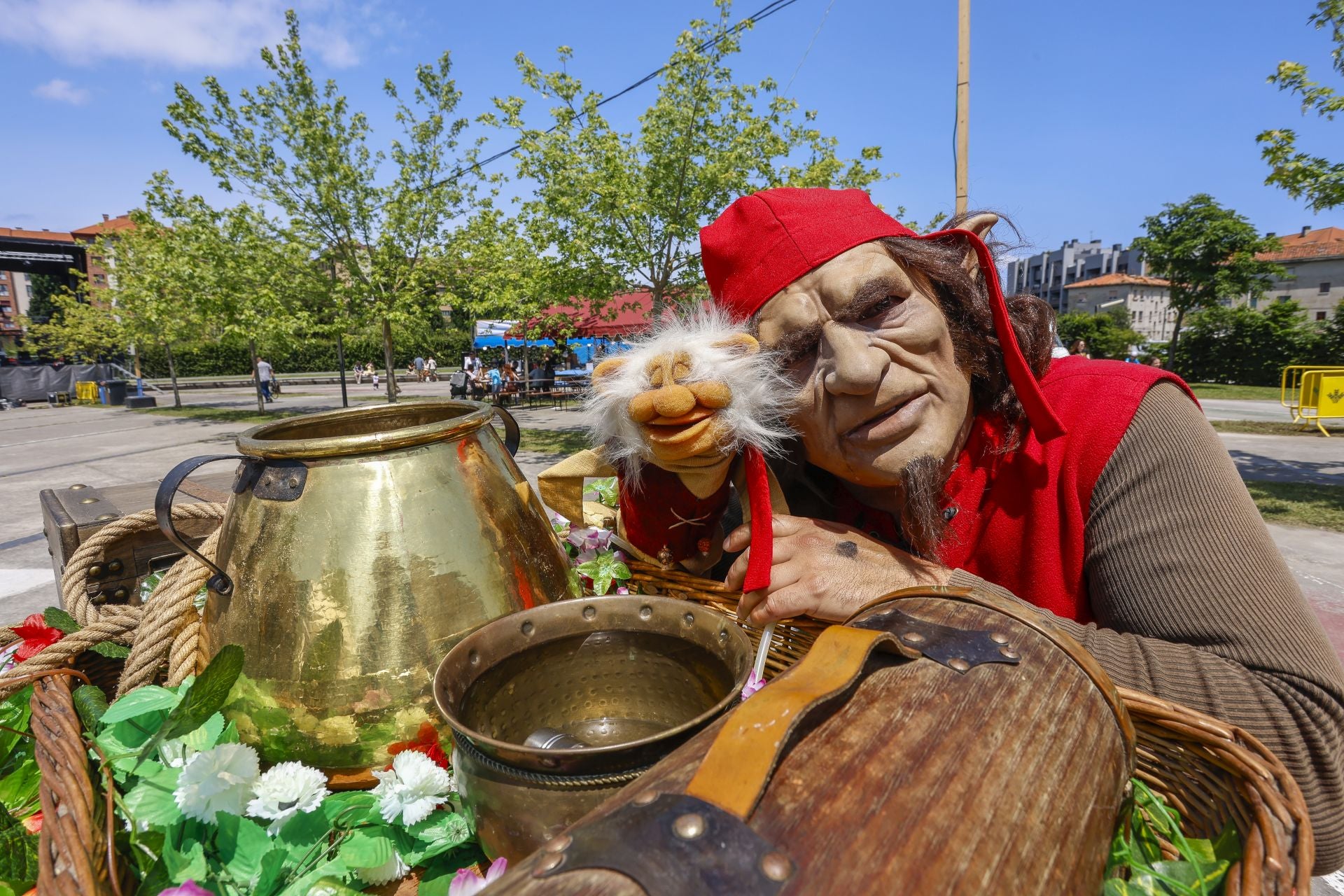 El Xixón Folk da la bienvenida al verano en Viesques
