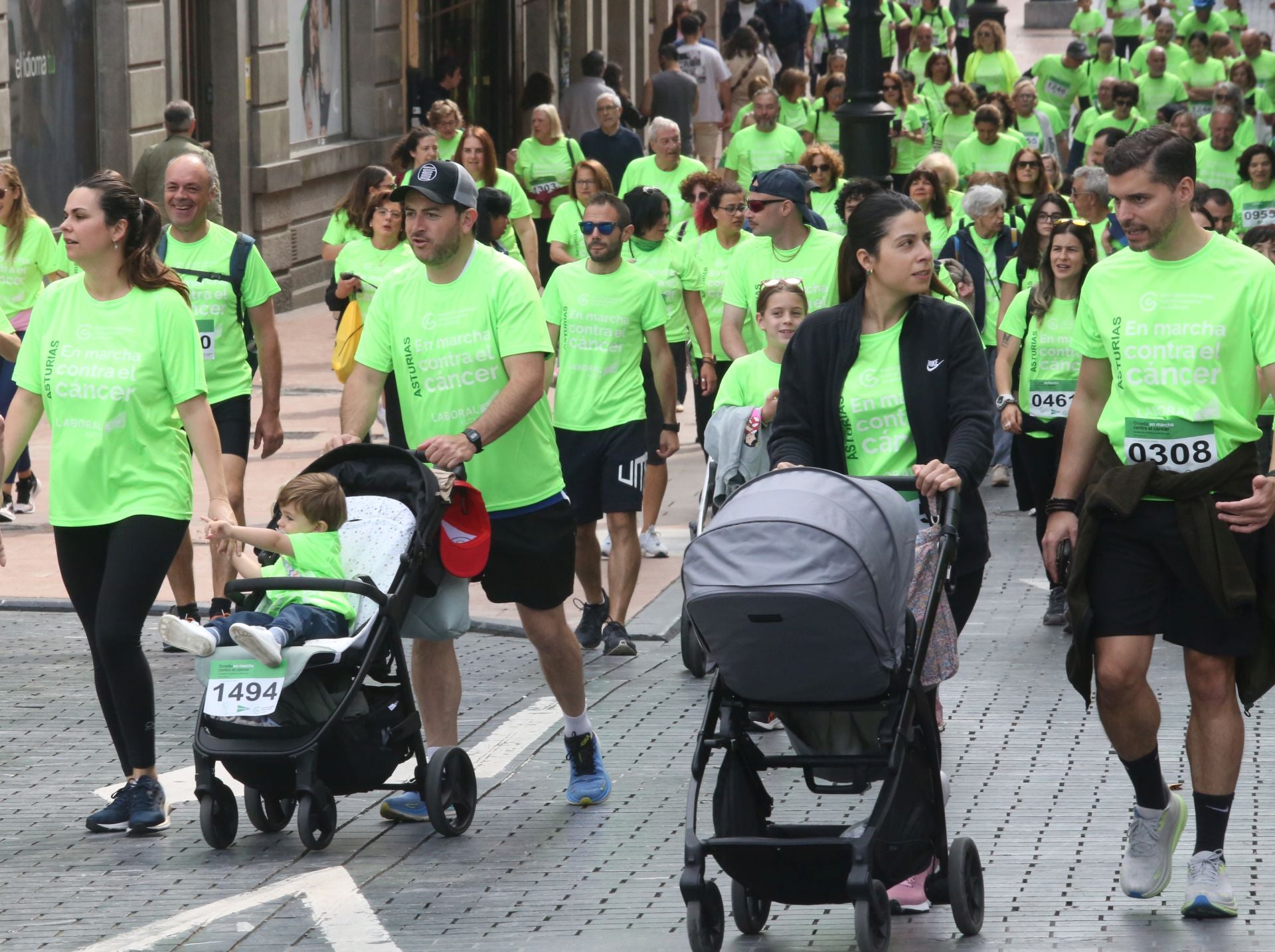 Oviedo, en marcha contra el cáncer: las imágenes de la carrera solidaria