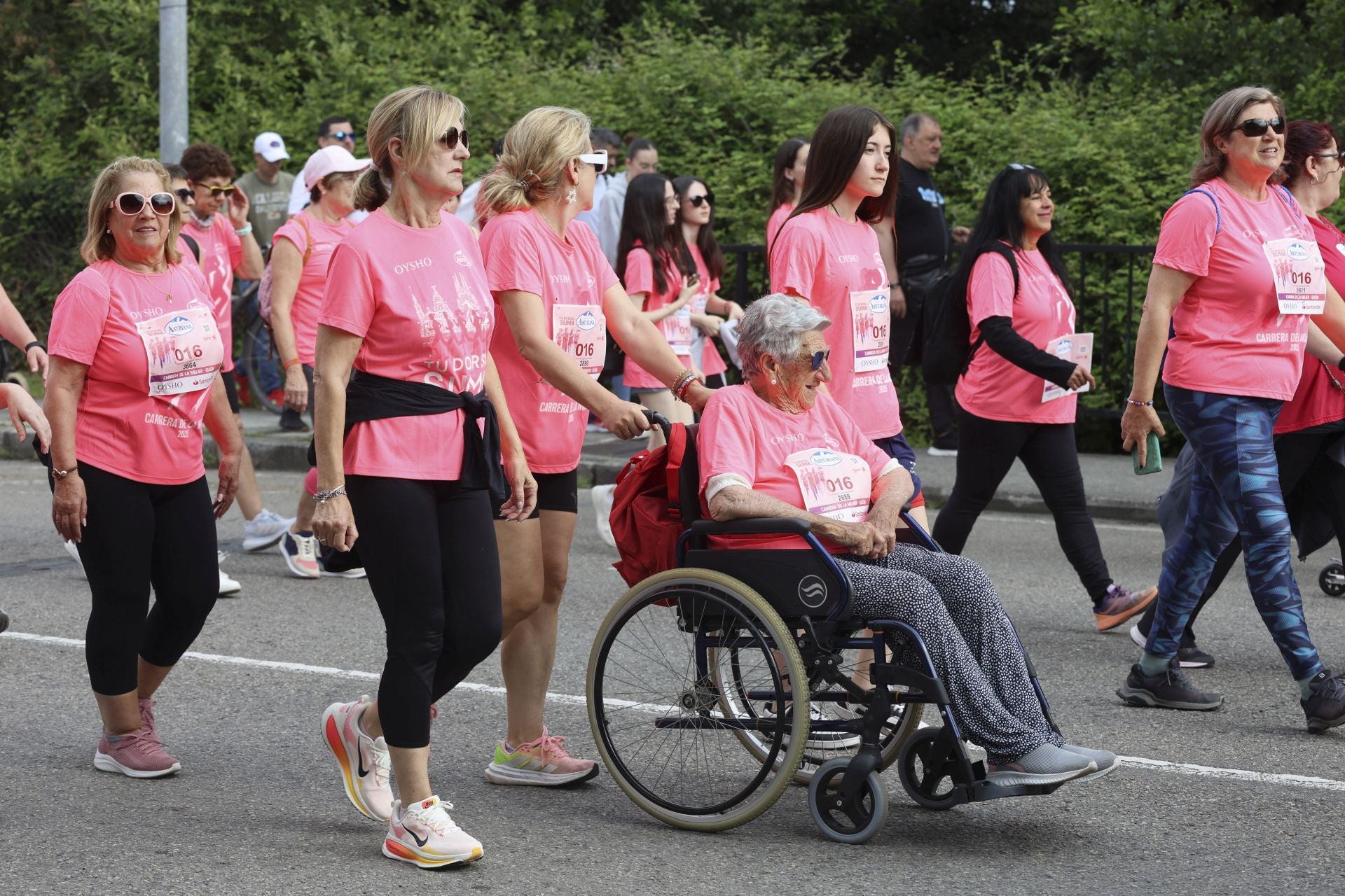 Carrera de la Mujer | Imparable marea rosa en Gijón