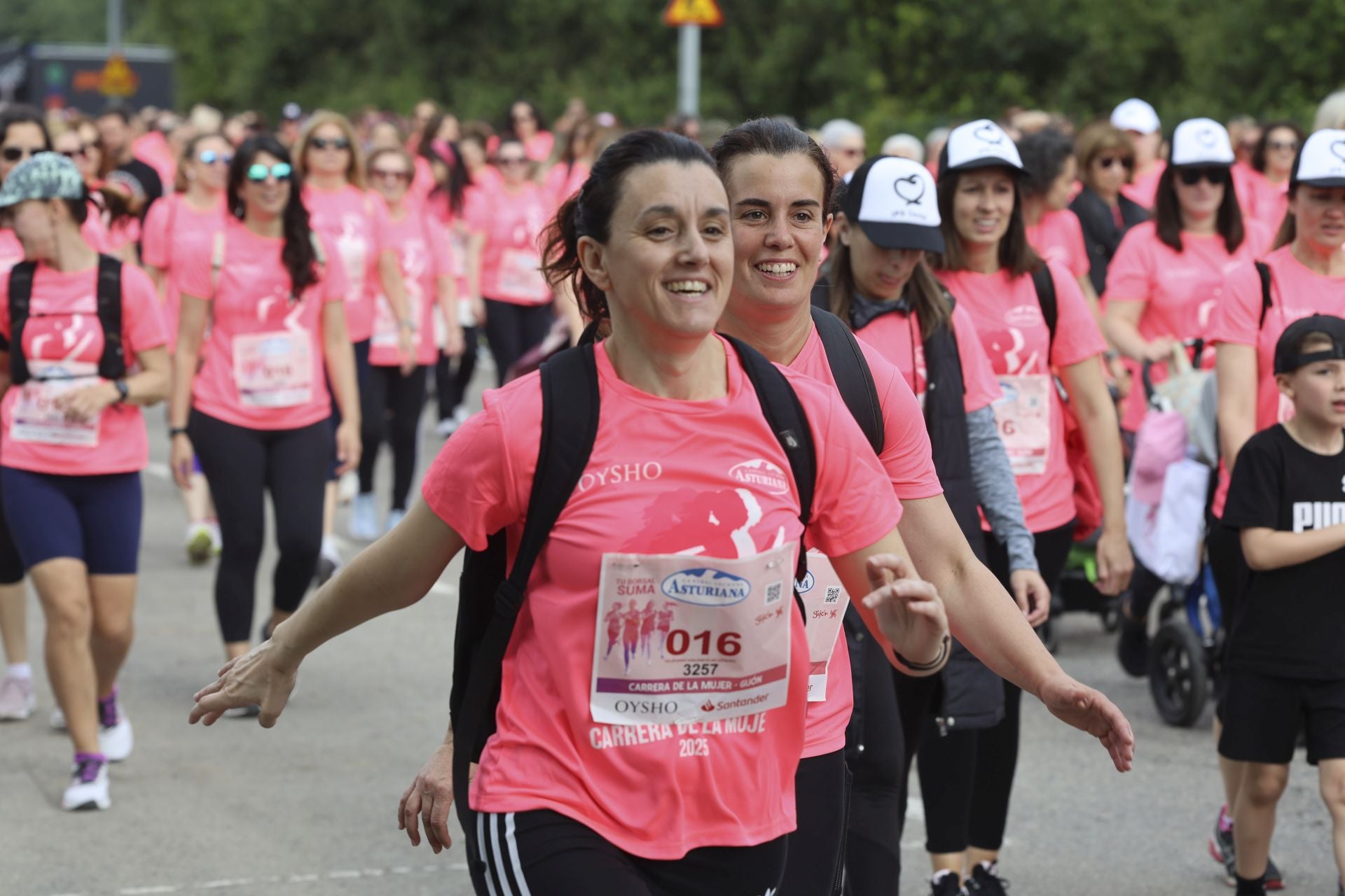 Carrera de la Mujer | Imparable marea rosa en Gijón