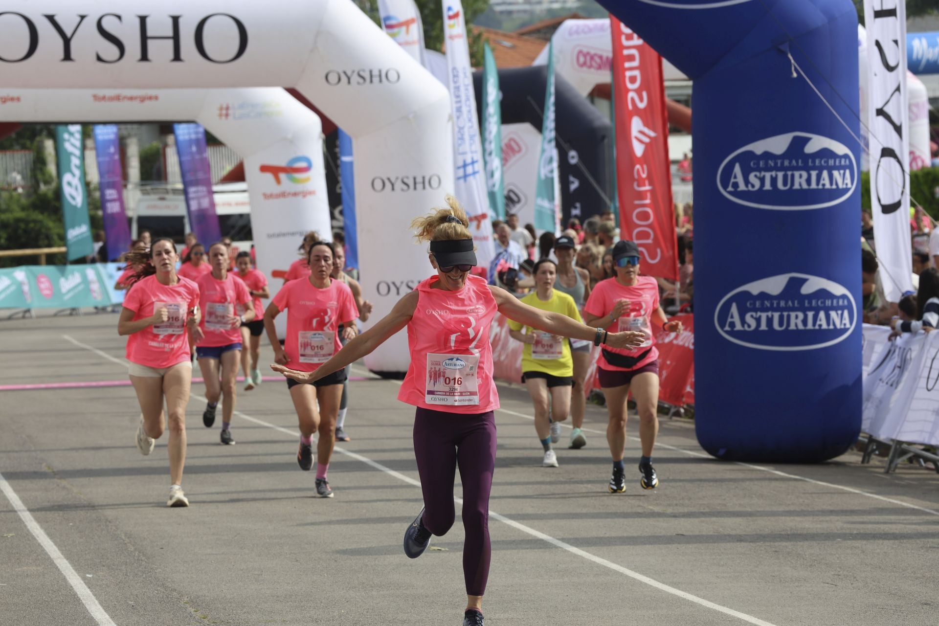 Carrera de la Mujer | Imparable marea rosa en Gijón