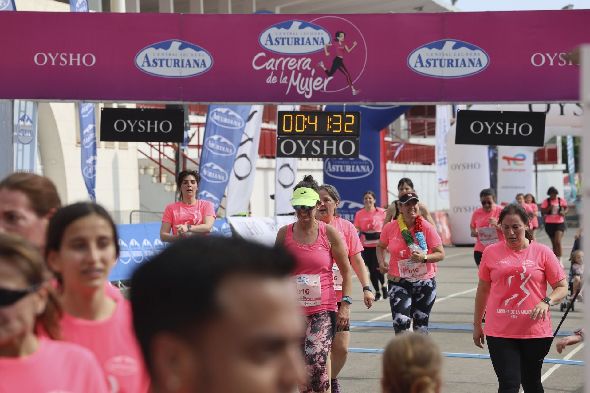 Carrera de la Mujer | Imparable marea rosa en Gijón